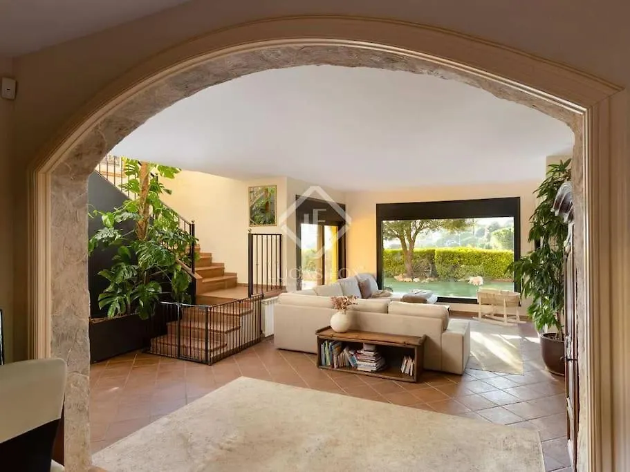 Beautiful House With Sea View Near Barcelona contacts